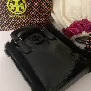 セール☆Tory Burch BLAKE SHEARLING MINI SHOPPER Tory Burch | Bags | New Tory Burch Blake Mini Shearling
